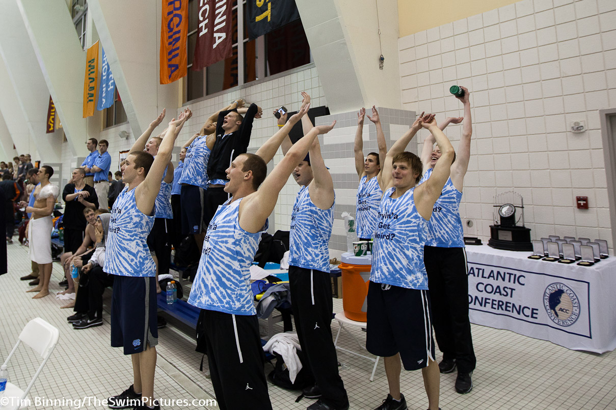 Team UNC starts a wave, Pre-400 Free Relay